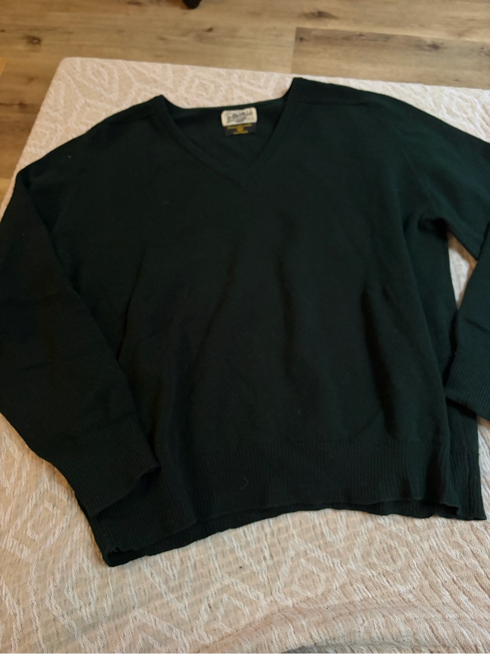 Scotland 100% Lambswool V-Neck Sweater